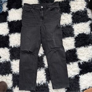 American Eagle 6 Short Mom Black Distressed Jeans